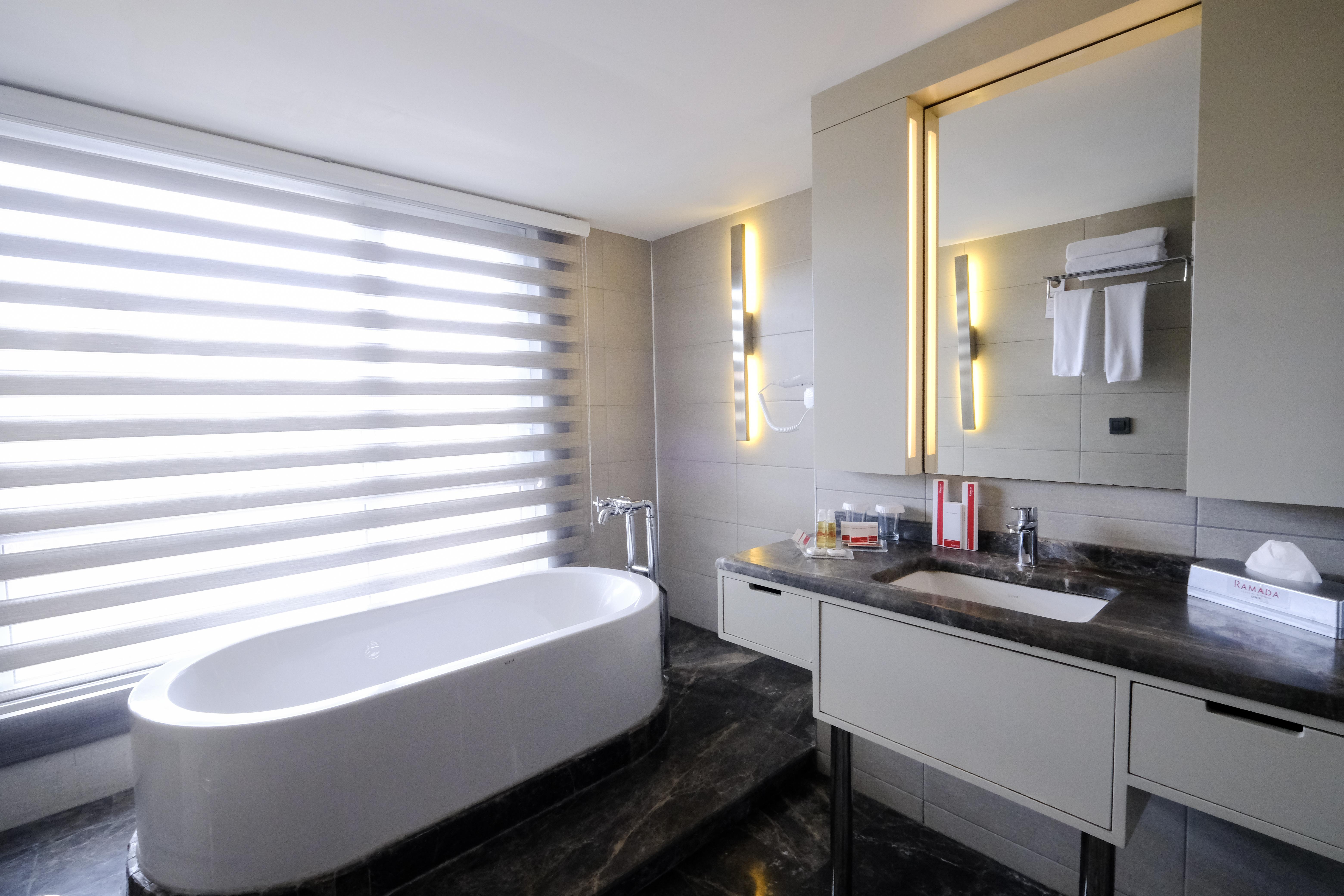 Ramada Plaza By Wyndham 4* İzmir